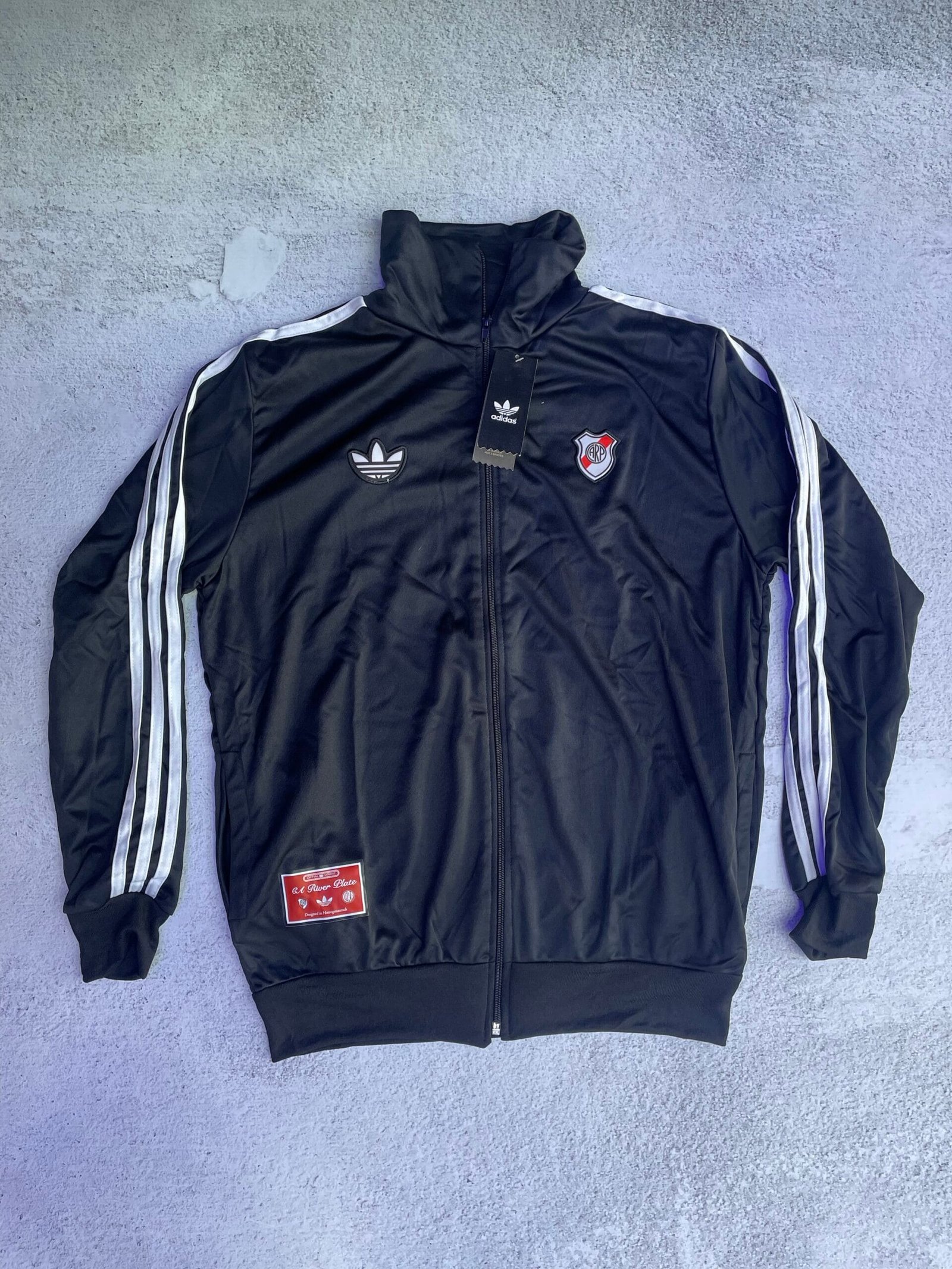 CAMPERA ICON RIVER PLATE 2026 (NEGRO)