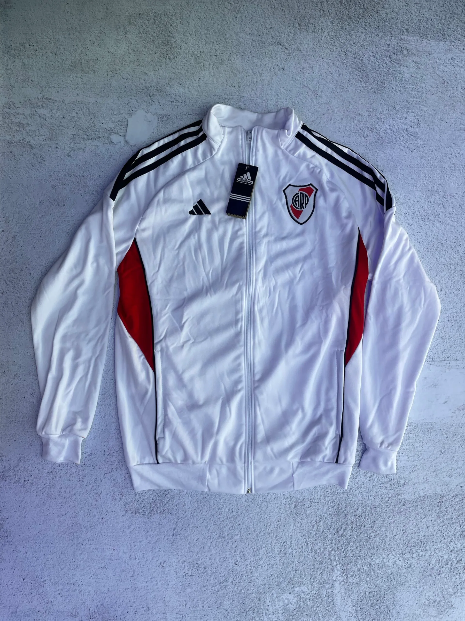 CAMPERA RIVER PLATE 2026 (BLANCA Y ROJA)