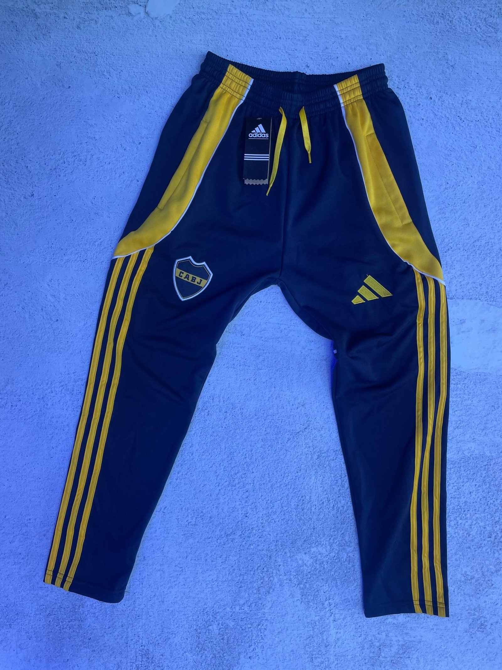 PANTALÓN LARGO BOCA JUNIORS 2026 (AZUL y AMARILLO)
