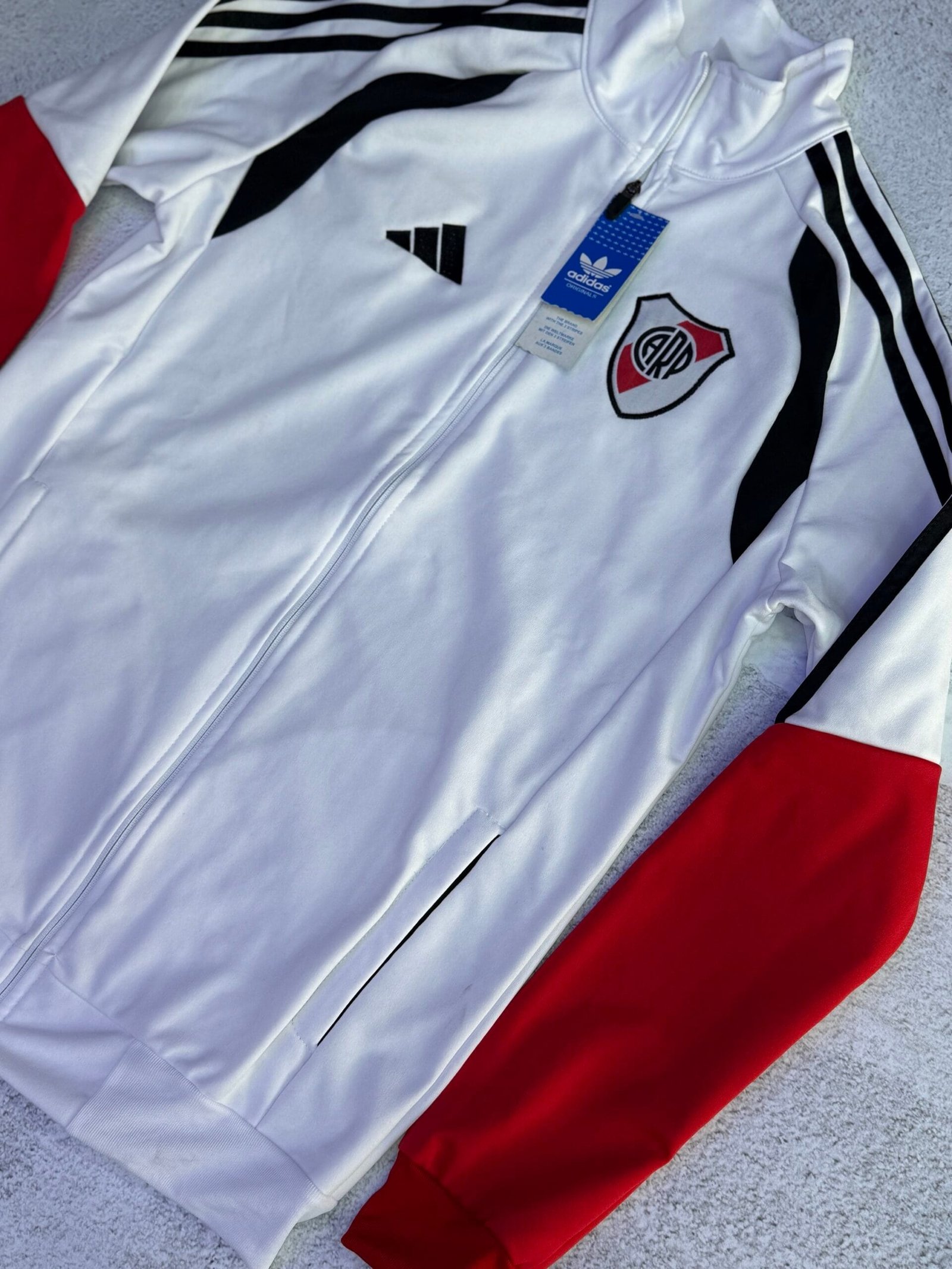 CAMPERA PRESENTACIÓN RIVER PLATE 2026/27 - Imagen 2