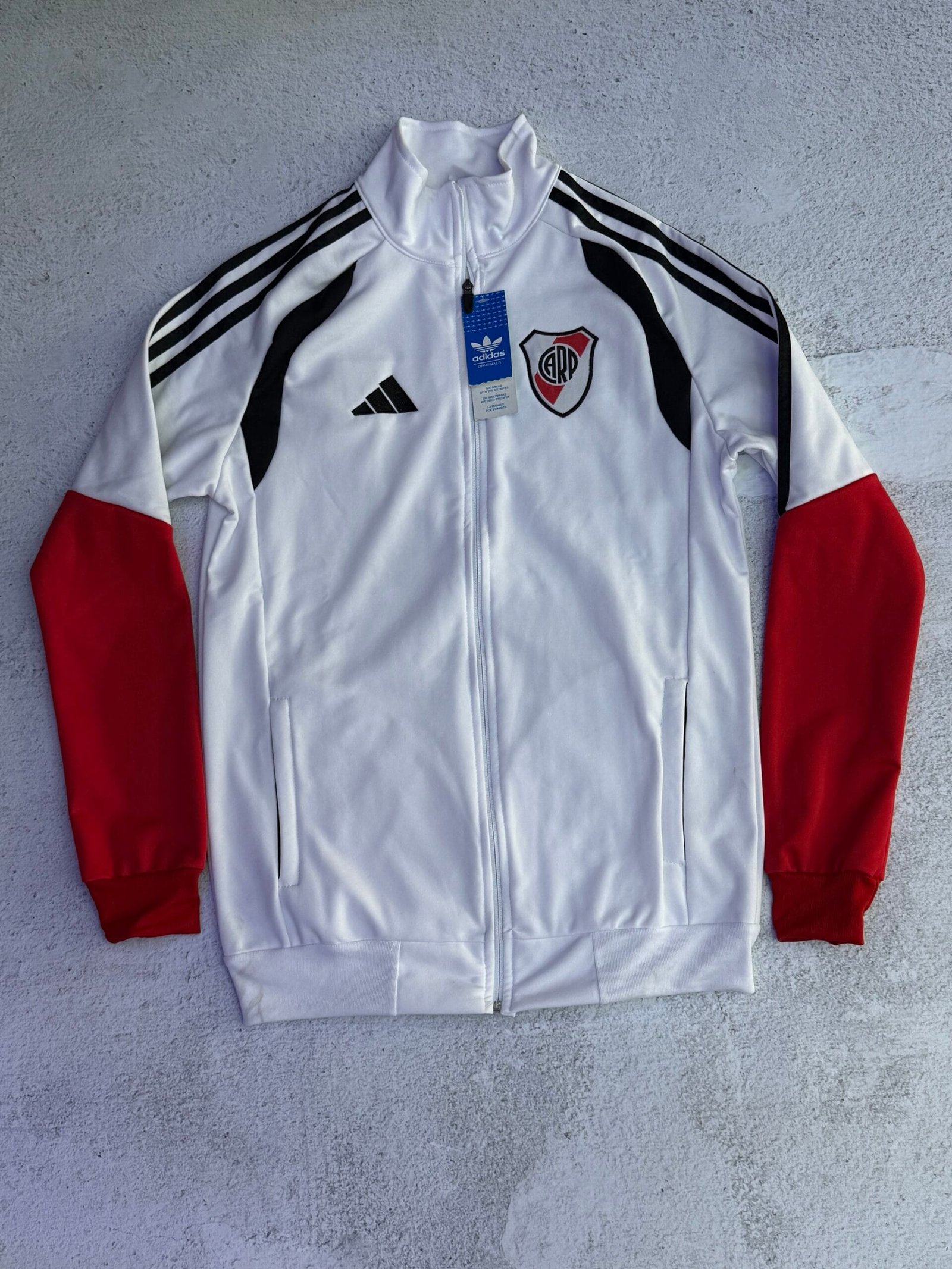 CAMPERA PRESENTACIÓN RIVER PLATE 2026/27