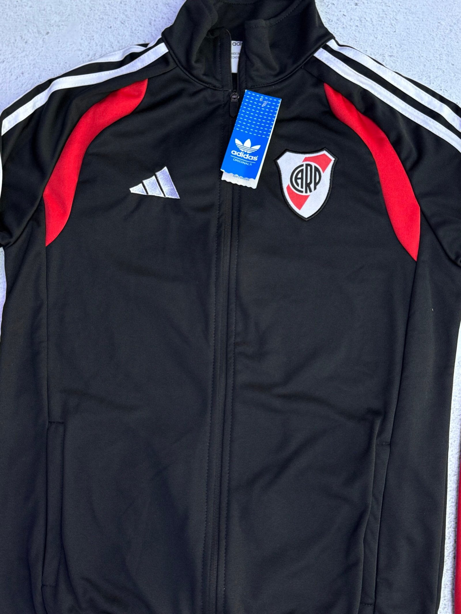 CAMPERA PRESENTACIÓN RIVER PLATE 2026/27 - Imagen 3