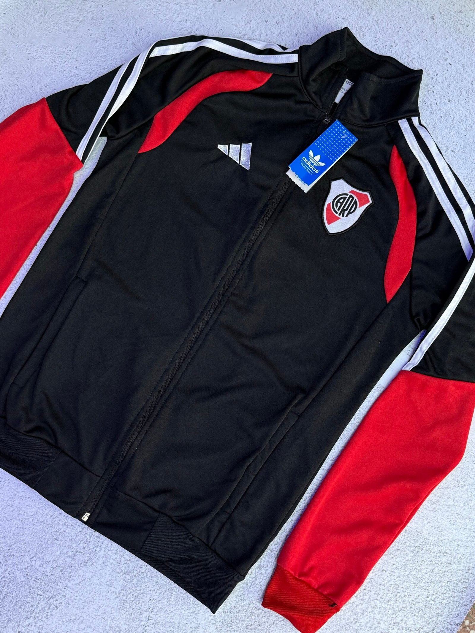 CAMPERA PRESENTACIÓN RIVER PLATE 2026/27 - Imagen 2