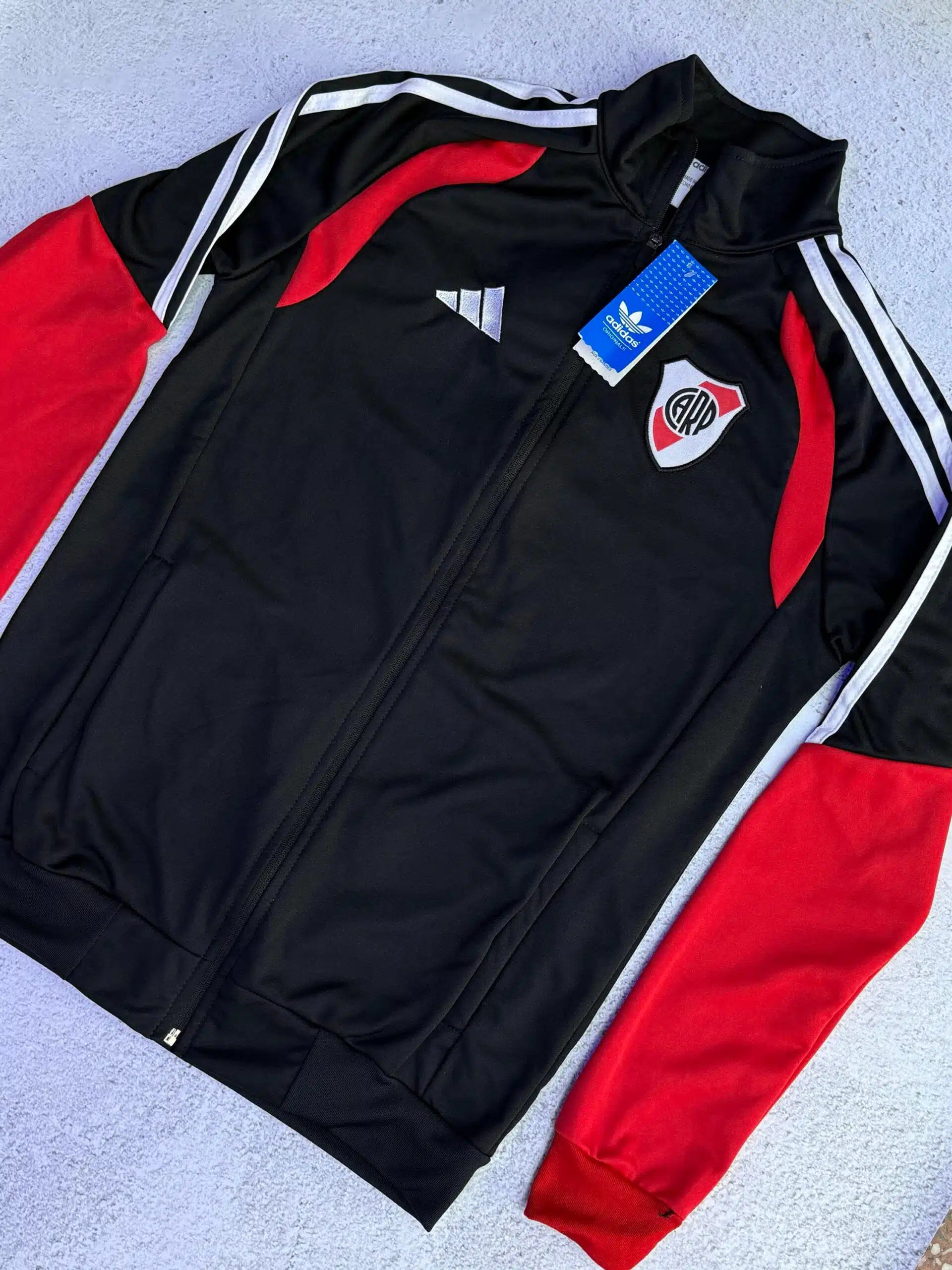 CAMPERA PRESENTACIÓN RIVER PLATE 2026/27 - Imagen 2